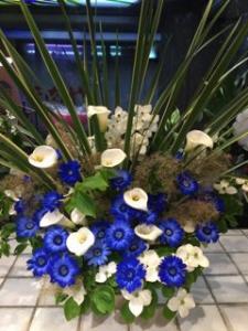ブルーのガーベラをカラーと一緒にアレンジ✨｜「ニクスフローリスト」　（新潟県新潟市中央区の花キューピット加盟店 花屋）のブログ